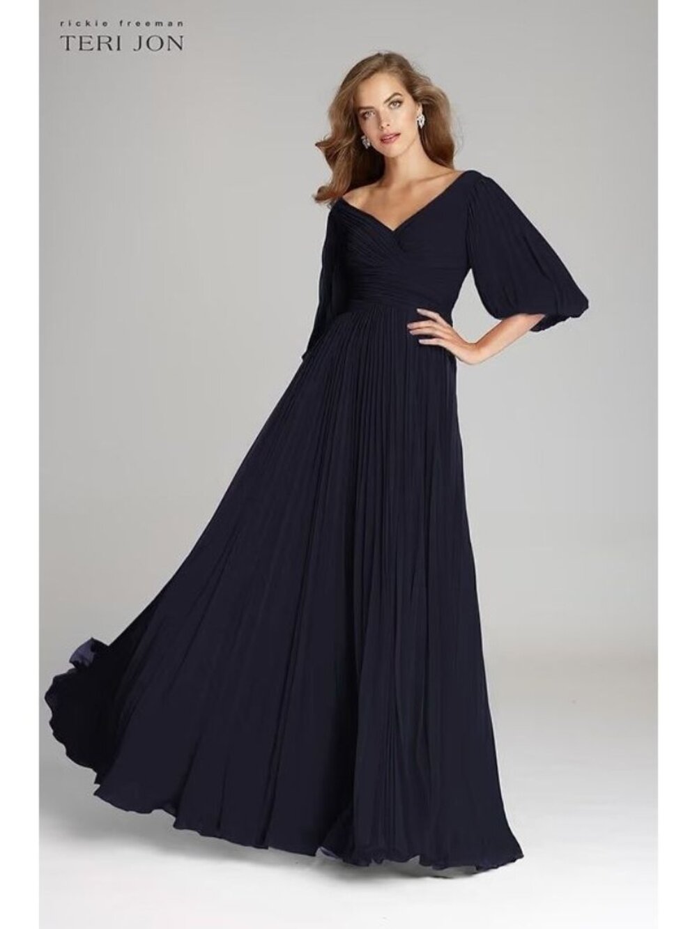 NWT Teri Jon by Rickie Freeman Chiffon Pleated V Neck Gown Navy Size 8